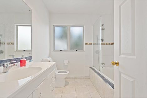 Photo of property in 31 Makora Road, Massey, Auckland, 0614