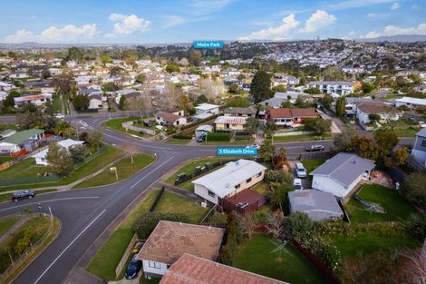 Photo of property in 5 Elizabeth Drive, West Harbour, Auckland, 0618