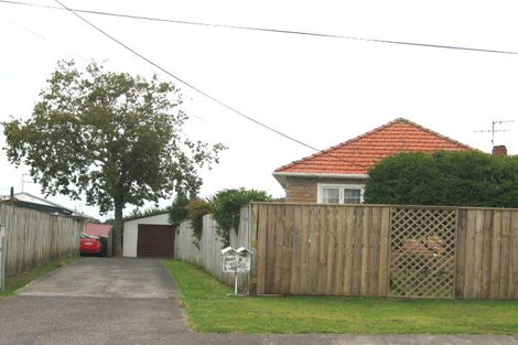 Photo of property in 2/13 Salisbury Road, Birkdale, Auckland, 0626