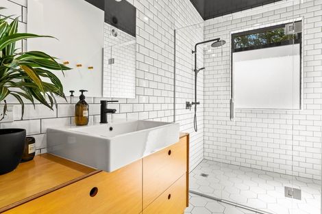 Photo of property in 11 Edwin Mitchelson Road, Muriwai, Waimauku, 0881