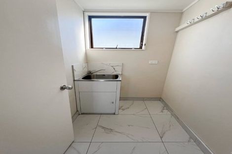 Photo of property in 3/25a Beach Road, Te Atatu Peninsula, Auckland, 0610