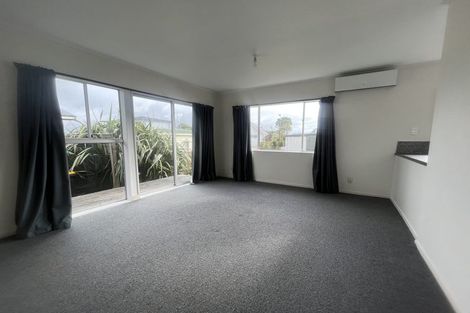 Photo of property in 25a Chetwode Grove, Newlands, Wellington, 6037