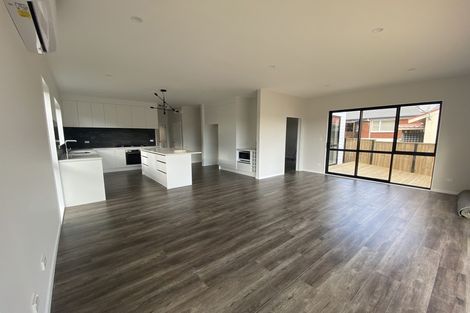 Photo of property in 32a Tupaki Place, Pakuranga Heights, Auckland, 2010