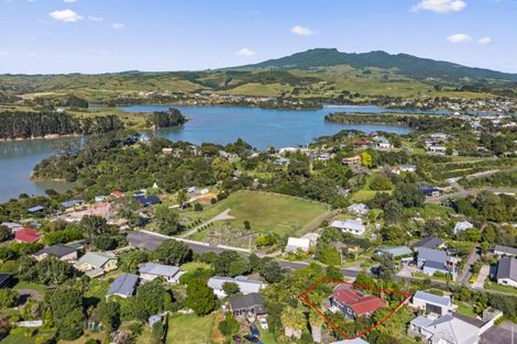 Photo of property in 2 East Street, Raglan, 3225