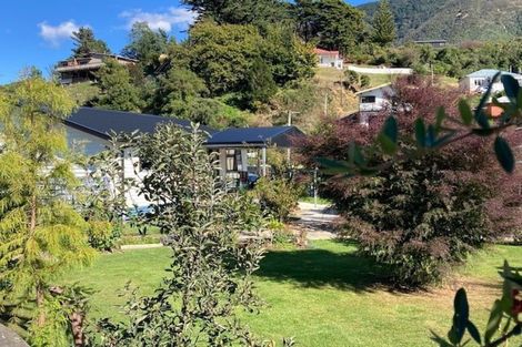 Photo of property in 33 Wairau Road, Picton, 7220