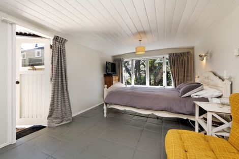 Photo of property in 100 Garden Road, Piha, New Lynn, 0772