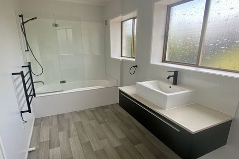 Photo of property in 2/8 Wood Street, Papakura, 2110