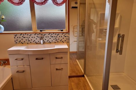 Photo of property in 5a Oakhurst Place, Russley, Christchurch, 8042