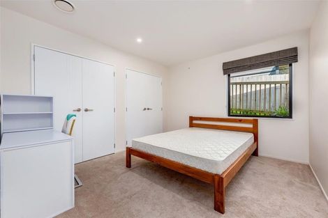 Photo of property in 21 Midhurst Avenue, Henderson, Auckland, 0612