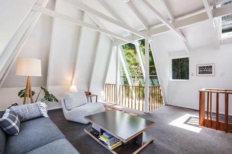 Photo of property in 21 Ferry Road, Days Bay, Lower Hutt, 5013