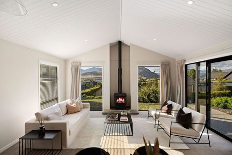 Photo of property in 10 Ellesmere Avenue, Jacks Point, Queenstown, 9371