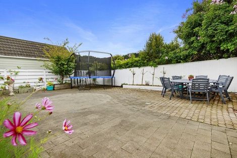 Photo of property in 7 Saint Hildas Glade, Tawa, Wellington, 5028