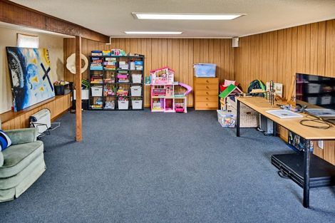 Photo of property in 16 Chestnut Grove, Maungaraki, Lower Hutt, 5010