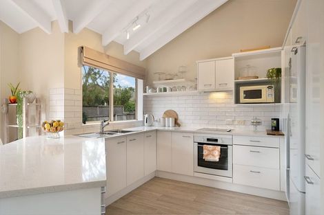 Photo of property in 6 Graven Court, Henderson, Auckland, 0612