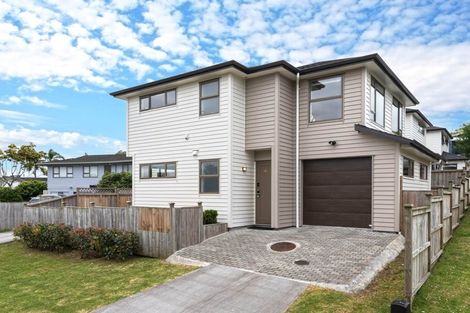 Photo of property in 6a St Catherine Crescent, West Harbour, Auckland, 0618