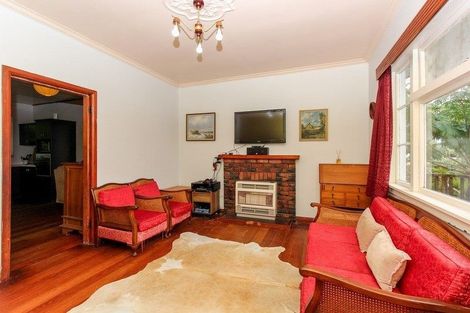 Photo of property in 166 Seaview Road, Westown, New Plymouth, 4310