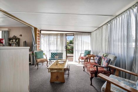 Photo of property in 1 Graham Street, Eltham, 4322