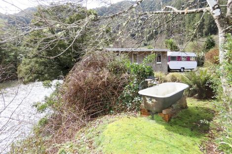Photo of property in 25 Andersen Street, Blacks Point, Reefton, 7830