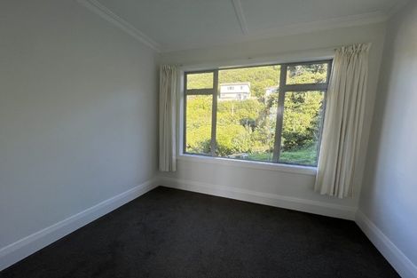 Photo of property in 24 Hungerford Road, Lyall Bay, Wellington, 6022