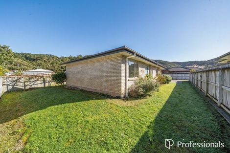 Photo of property in 21 Sun Valley Grove, Wainuiomata, Lower Hutt, 5014
