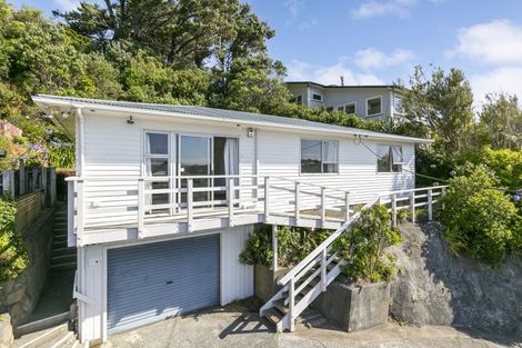 Photo of property in 3 Lomond Street, Newlands, Wellington, 6037