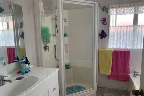 Photo of property in 1/2 Doment Crescent, Orewa, 0931