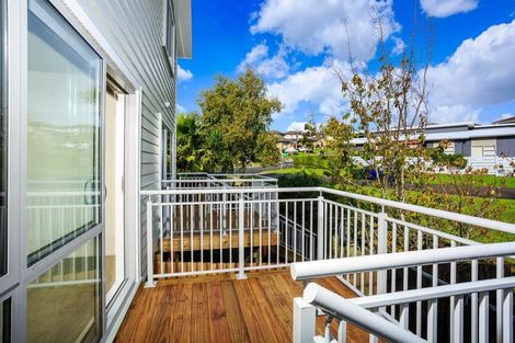 Photo of property in 5/4 John Jennings Drive, Oteha, Auckland, 0632