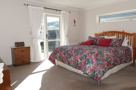 Photo of property in 4 Crofton Road, Harewood, Christchurch, 8051