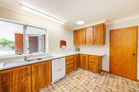 Photo of property in 12 Hind Place, Hokowhitu, Palmerston North, 4410