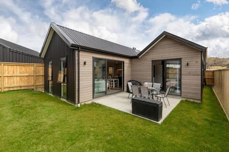 Photo of property in 33 Drysdale Road, Jacks Point, 9371