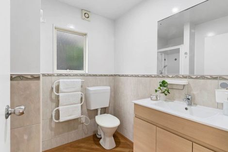Photo of property in 1/48a Exmouth Road, Northcote, Auckland, 0627