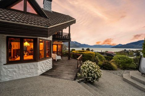 Photo of property in 9 Cypress Court, Kelvin Heights, Queenstown, 9300