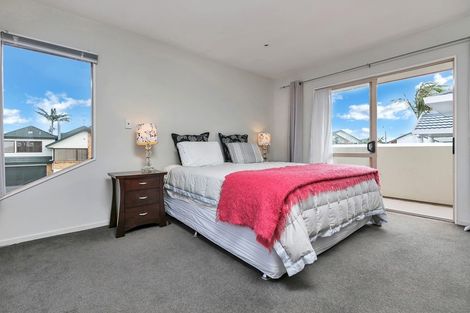 Photo of property in 3 Bridgehead Cove, West Harbour, Auckland, 0618