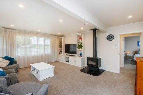 Photo of property in 42 Peters Avenue, Cloverlea, Palmerston North, 4412