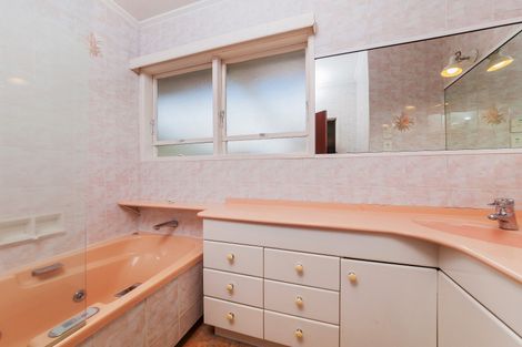 Photo of property in 4301 Great North Road, Glendene, Auckland, 0602