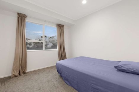 Photo of property in 6 Fernhaven Place, Massey, Auckland, 0614