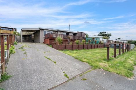 Photo of property in 44 Ocean Beach Road, Bluff, 9814