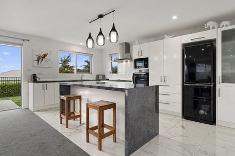 Photo of property in 10 Vista Close, Omokoroa, 3114