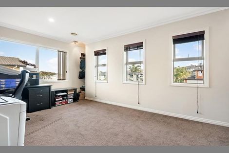 Photo of property in 5 Kilkelly Avenue, Pinehill, Auckland, 0632