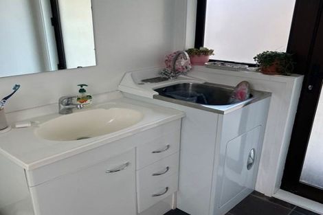 Photo of property in 8 Wallis Street, Raglan, 3225