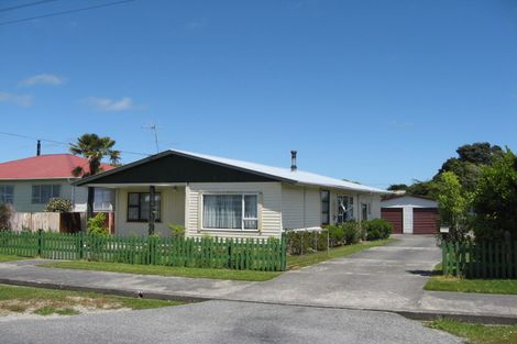 Photo of property in 20 Romilly Street, Westport, 7825