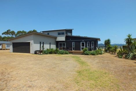 Photo of property in 124 Ti Kouka Crescent, Matarangi, Whitianga, 3592