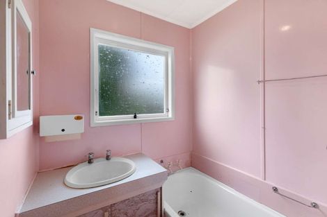 Photo of property in 23 Fernleigh Avenue, Waiuku, 2123