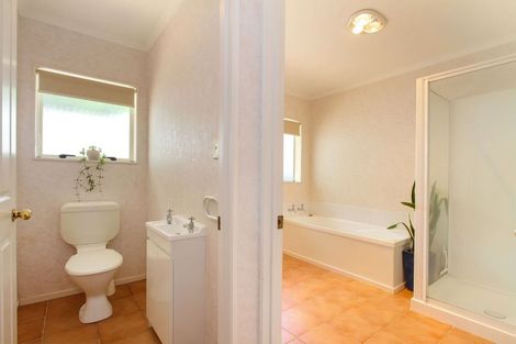 Photo of property in 50a Torkar Road, Clarks Beach, 2122