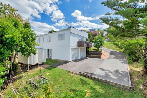 Photo of property in 1/23 Cairnbrae Court, Northcross, Auckland, 0632