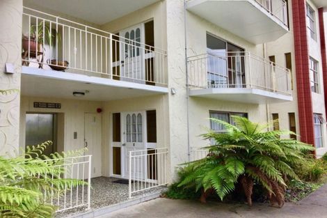 Photo of property in 14/10h Hunter Street, Hamilton Lake, Hamilton, 3204