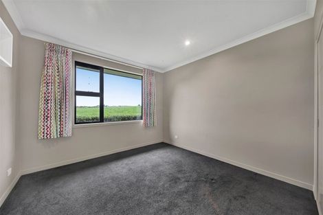 Photo of property in 15 Wentworth Lane, Waiwhakaiho, New Plymouth, 4312