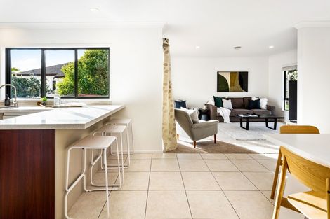 Photo of property in 40 Rising Parade, Fairview Heights, Auckland, 0632