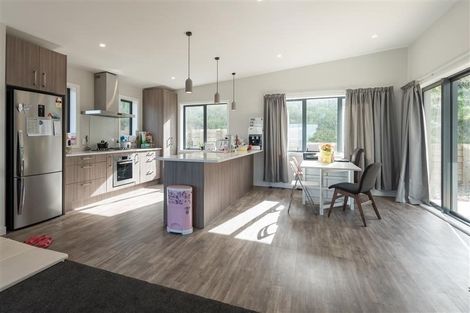 Photo of property in 7a Grumman Lane, Newlands, Wellington, 6037