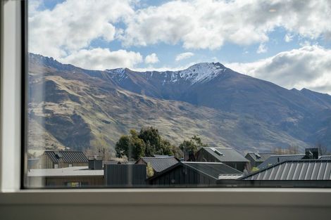 Photo of property in 5 Wallace Place, Wanaka, 9305